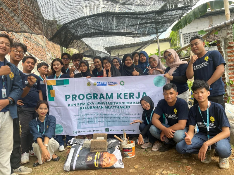 Gambar Artikel: Penanaman Tanaman Herbal Bersama Mahasiswa KKN USM PPM XXVI